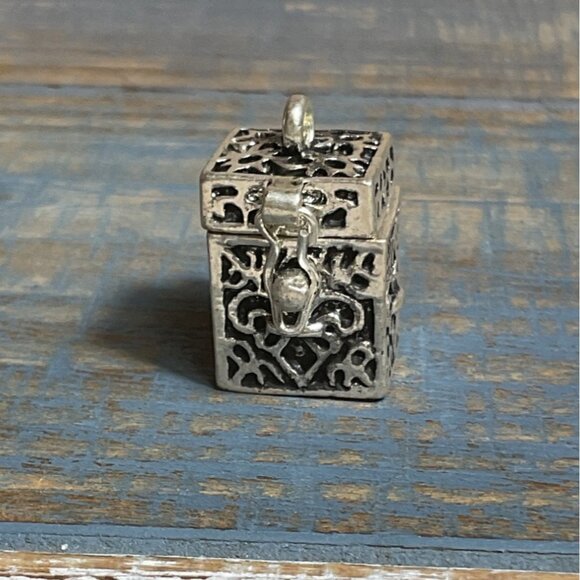 Antique Style Silver Tone Filigree Locket Pendant Prayer Box With Hinged Lid - Picture 1 of 7